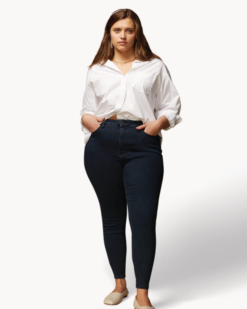 Front of a model wearing a size 14 Martina High-Rise Skinny Jeans in Mulholland by Warp + Weft. | dia_product_style_image_id:248843